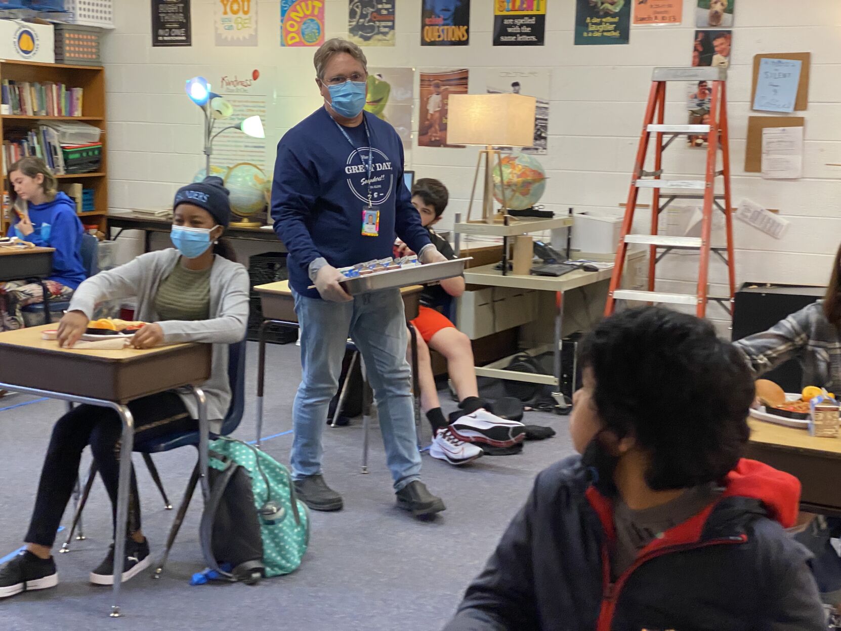 Photo_News_ReturnToSchool_Erline_2.JPG